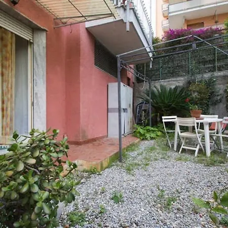 Будинок відпочинку Monolocale Con Giardino 100mt/mare *
